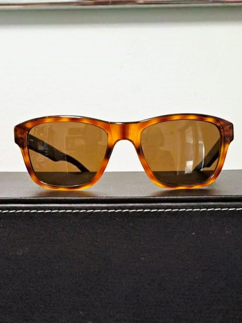GUESS Tortoiseshell Sunglasses Crystal Honey Wayfarer Frame Brown4G Logo GU 6700